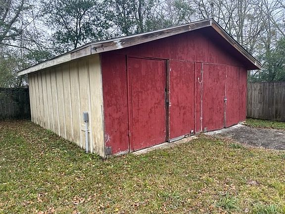 3rd image of 1605 Ivy Dr