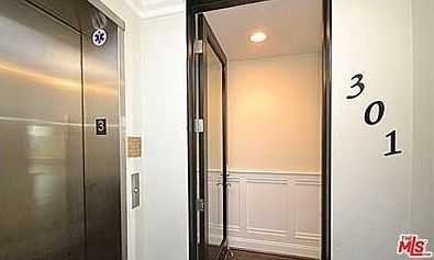 4th image of 4925 Wilshire Blvd #39