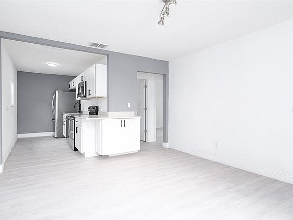 3rd image of 519 WILLIAMS STREET