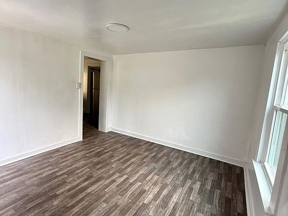 5th image of 1311 English Tavern Rd