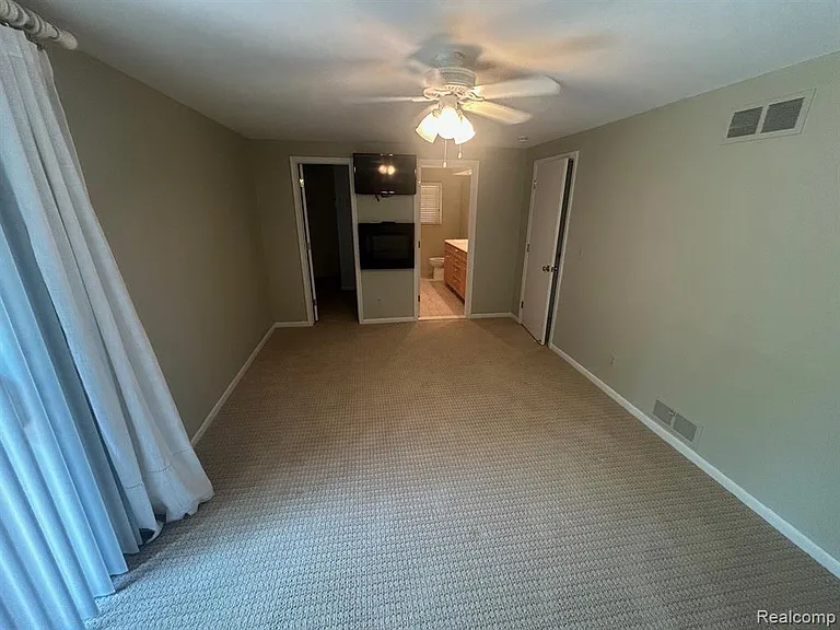 24915 Lakeland St — Photo 23