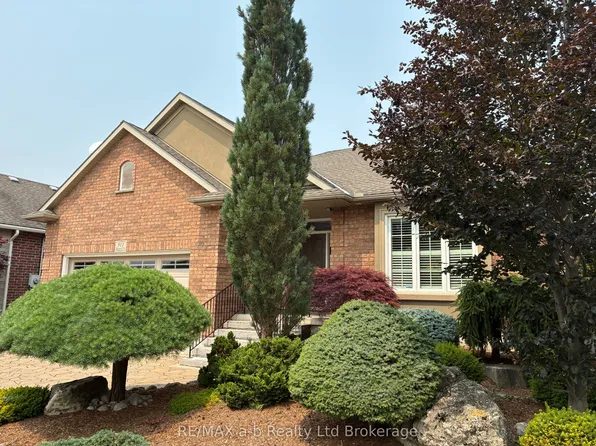 911 Ridgewood Dr, Woodstock, ON N4T 0B8