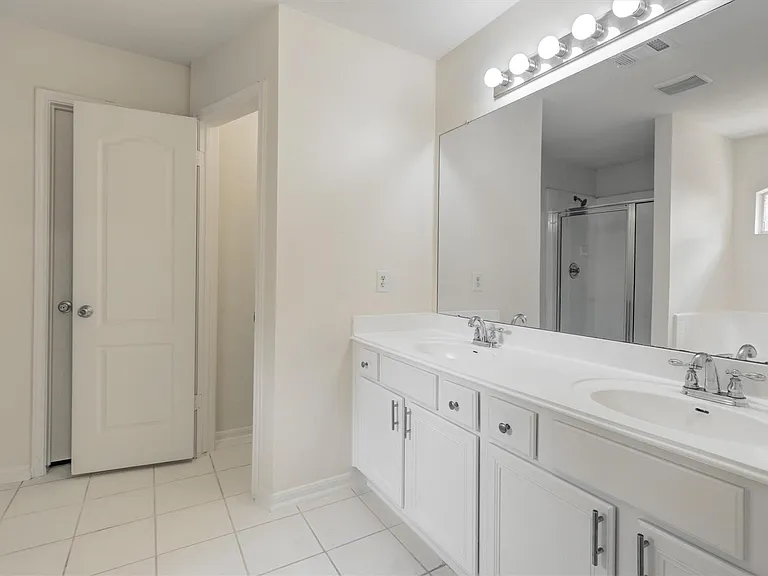 11209 Avering Ln — Photo 14