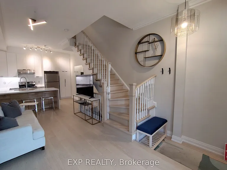 601 Adelaide St W — Photo 3