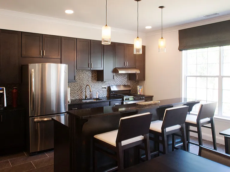 Carriage Pointe at Aquia Kitchen Area 3