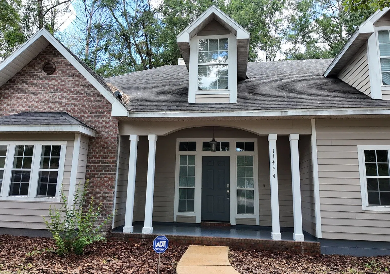 Totally Interior Renovated 5br House In Gainesville — Photo 3