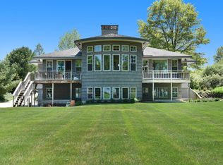 6469 Sandhill Ln, Fennville, MI 49408