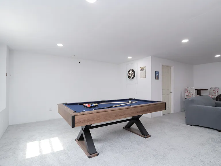 177 Thompson St — Photo 30