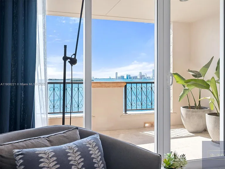 5142 Fisher Island Dr #5142 — Photo 21
