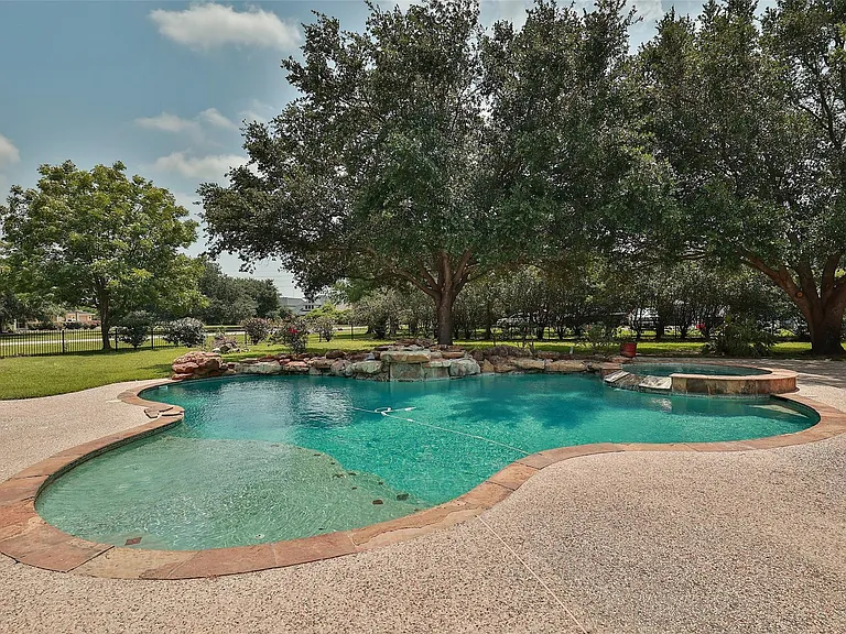 19907 Stone Lake Cir — Photo 32