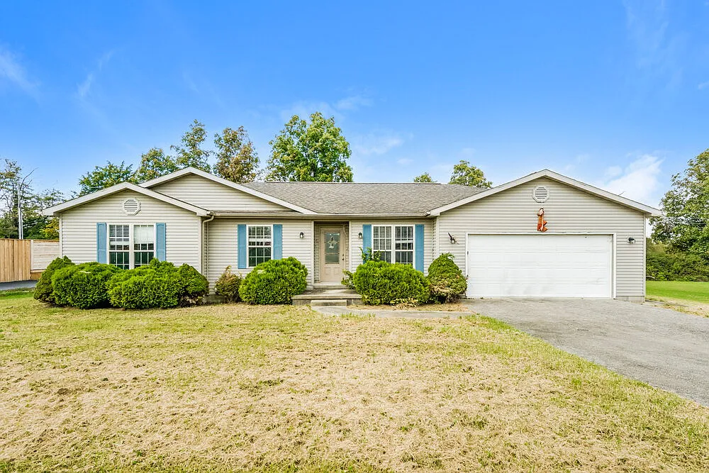 3 bed, 2.0 bath, 1547 sqft, $1,815 — Photo 1