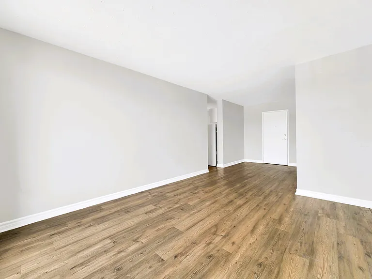 995 16th St E — Photo 15