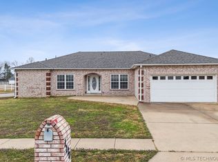1220 SE 14th St, Pryor, OK 74361