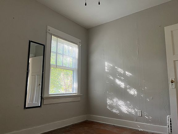 5th image of 835 Easton St