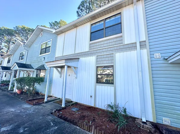 223 Oxford Ct, Mary Esther, FL 32569