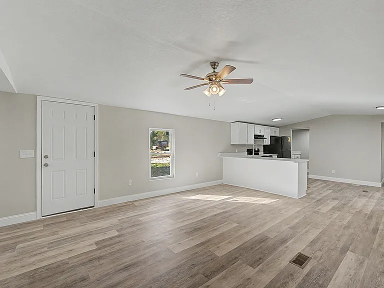 512 W Bach Dr — Photo 6
