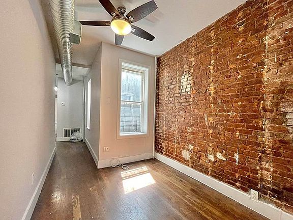 5th image of 213 Marion St #1B