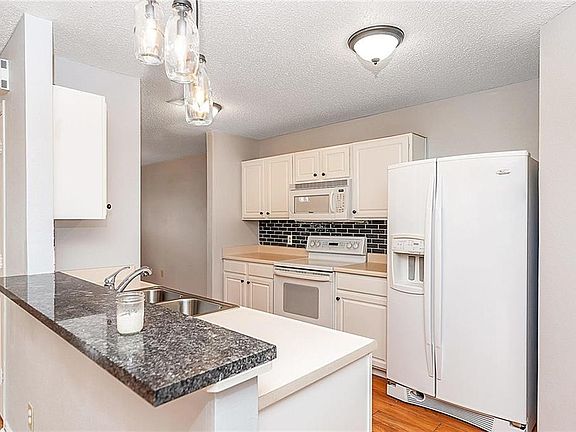 3rd image of 12175 Belfry Dr
