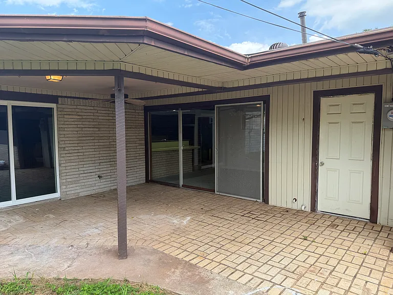 1220 Caroline Dr — Photo 4