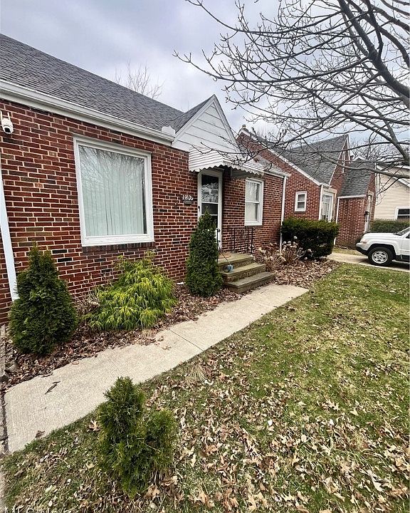 1st image of 19100 Pasnow Ave