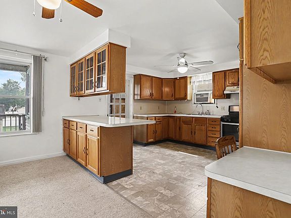 3rd image of 4001 Locust Ln