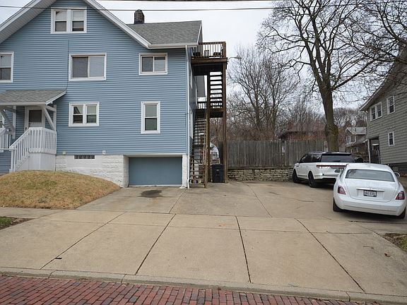 4th image of 1426 Newton St