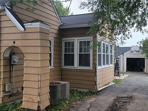 4th image of 202 Darlington Rd E