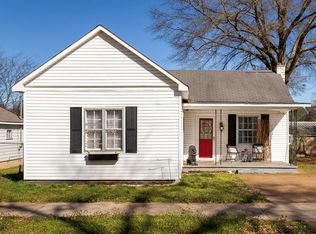 904 Hook St, Tuscumbia, AL 35674