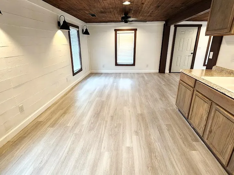 219 Eclipse St — Photo 3