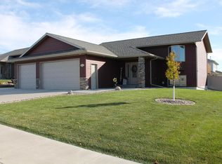 2281 5th St W, Dickinson, ND 58601
