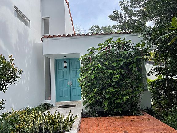 3rd image of 1535 Catalonia Ave