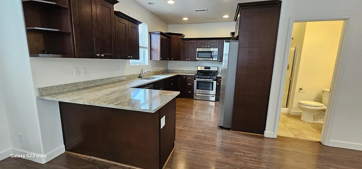 Building Photo - 2536 W Pikes Peak Dr #1