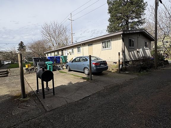 3rd image of 424 N Skidmore St