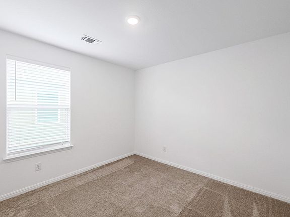 4th image of 137 Maywood Ln