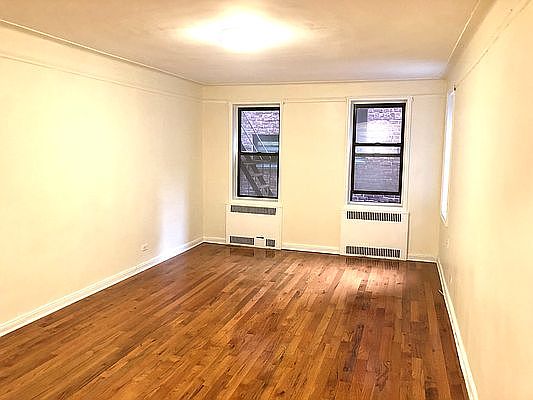 3rd image of 8836 Elmhurst Ave #2/K