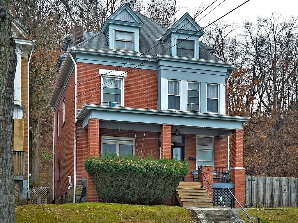 737 Chislett St photo 1