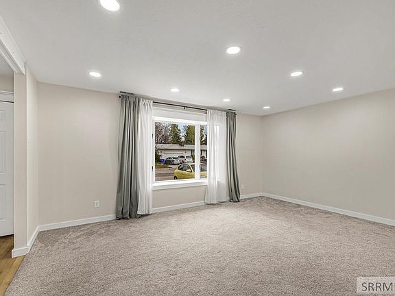 4th image of 581 Taurus Dr