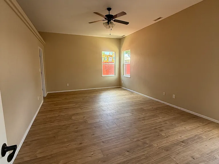 450 Juniper St — Photo 16