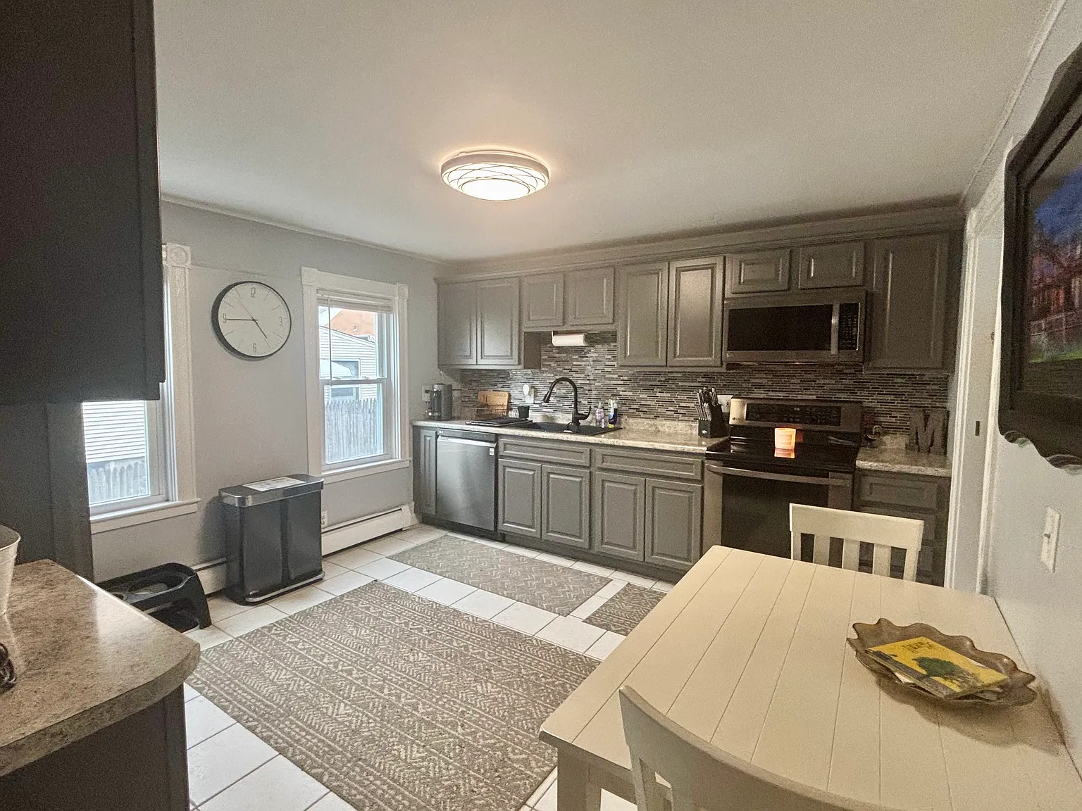 3 bed, 2.5 bath, 1326 sqft, $3,100 — Photo 3