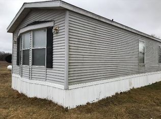 4983 Woodsway Dr, Hillsdale, MI 49242