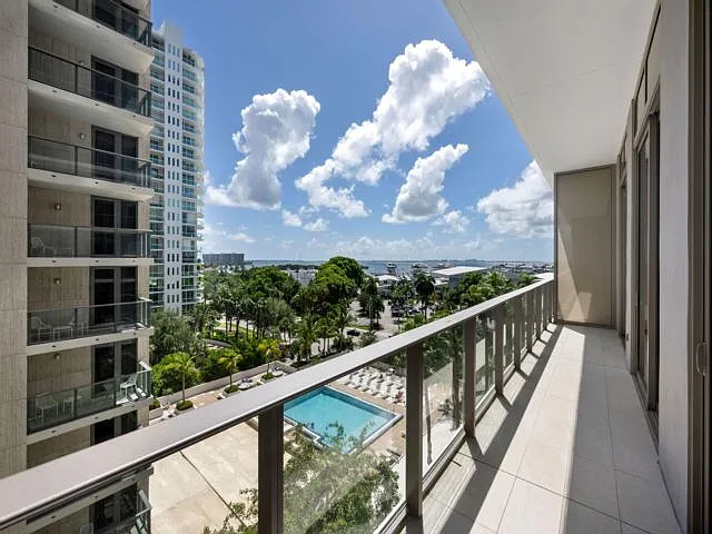 Building Photo - 2655 S Bayshore Dr #506