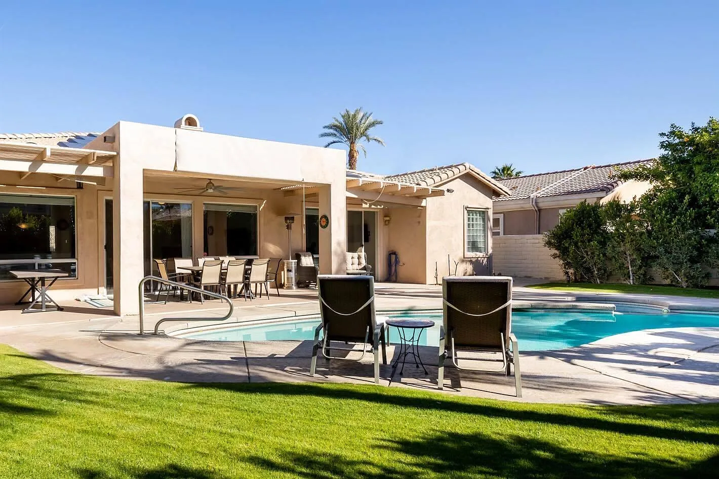 4 bed, 2552 sqft, $4,900 — Photo 1