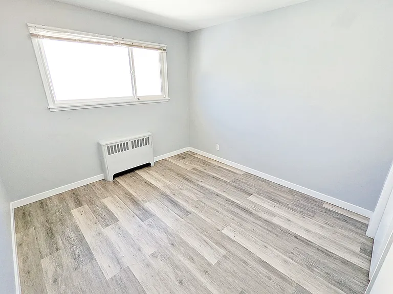 1601 Queensway — Photo 11