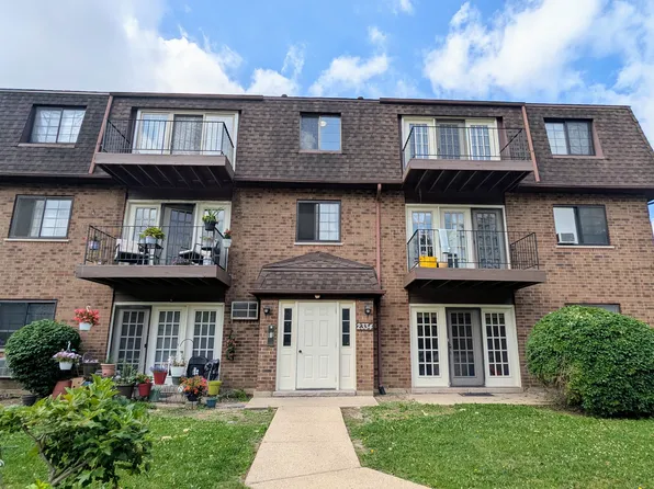2334 Century Point Ln APT A, Glendale Heights, IL 60139