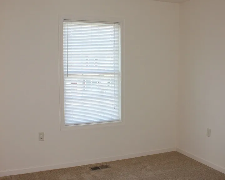 1033 Wellington Dr — Photo 12