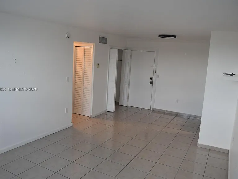 666 W 81st St #311 — Photo 13