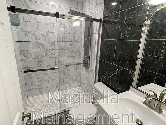 5th image of 704 Cardinal Dr