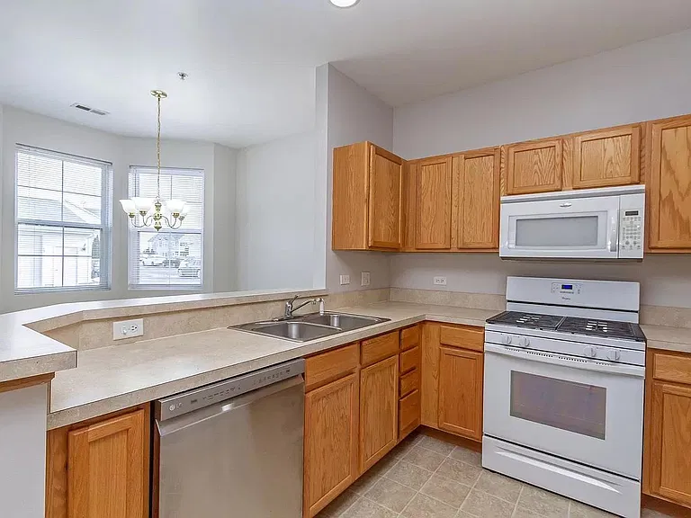 2305 Aurora Dr #1 — Photo 3