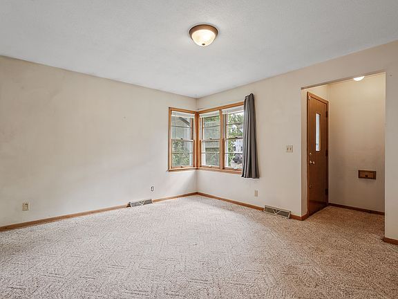 5th image of 1053 12th Ave SE #1053