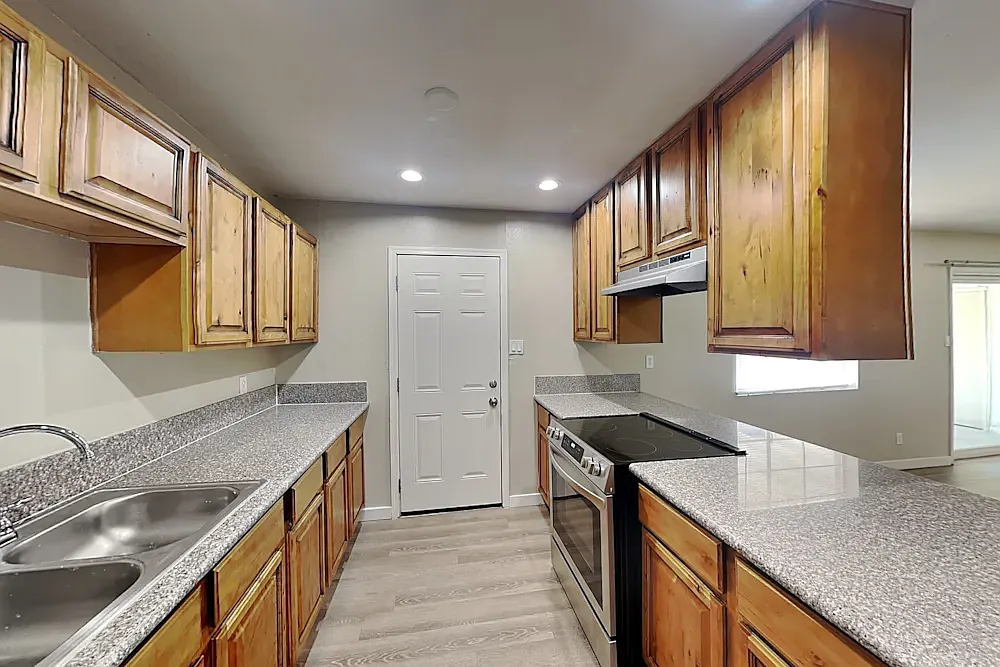 3 bed, 1769 sqft, $1,300 — Photo 2